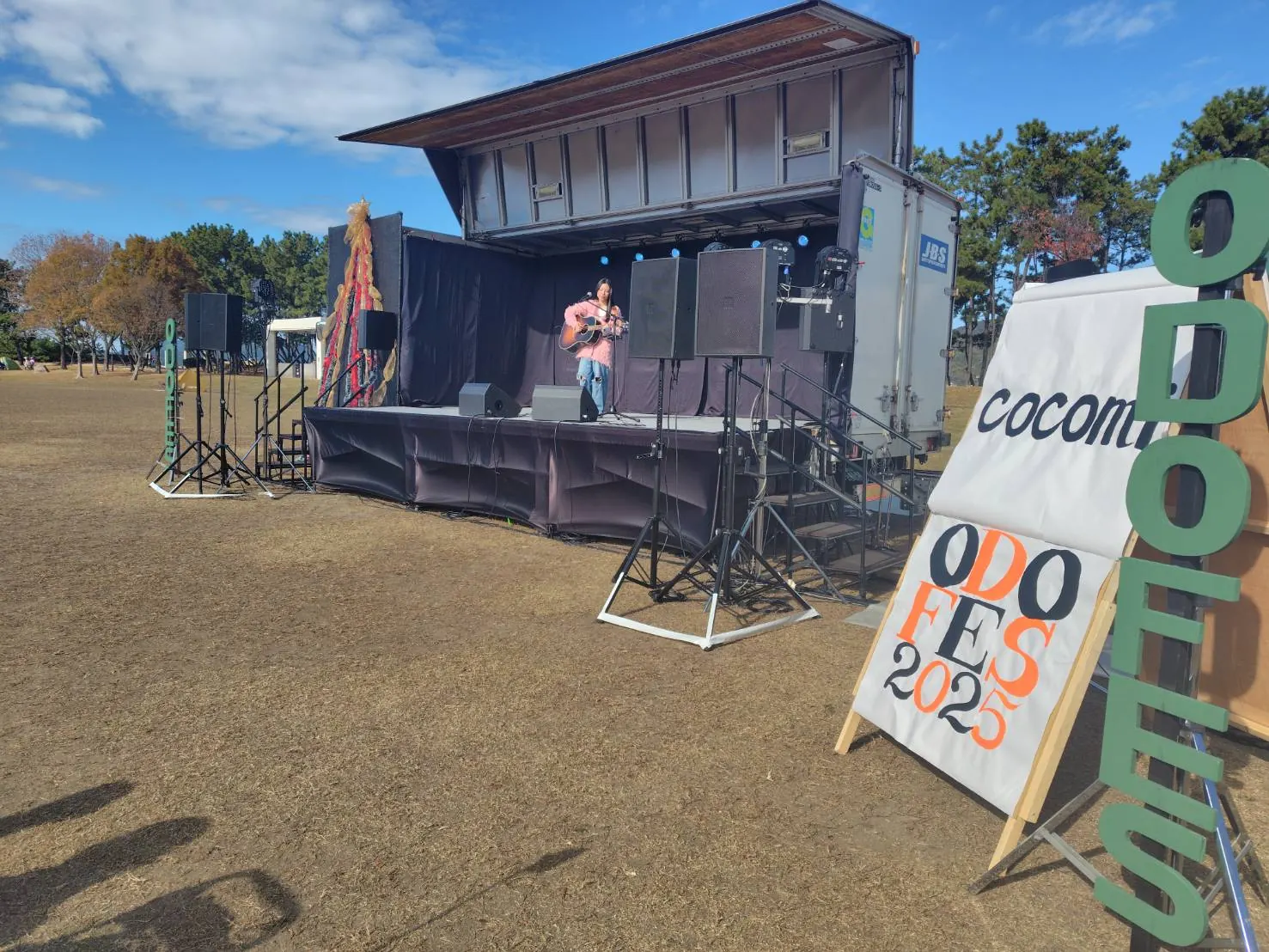 オドフェス2025の野外ステージ