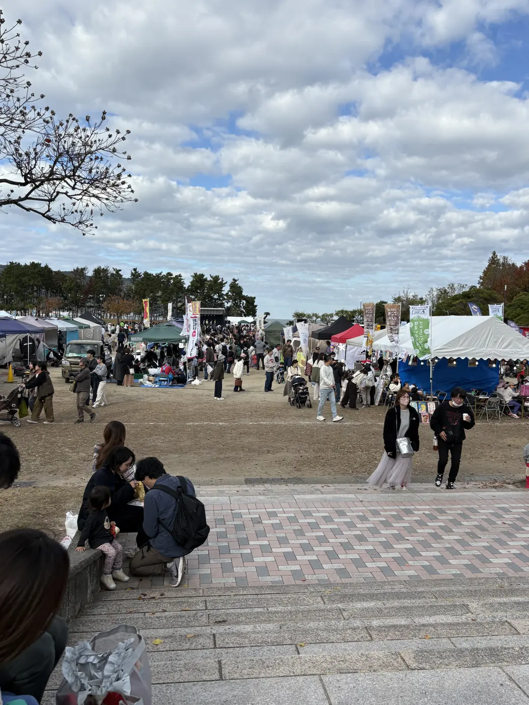 オドフェス2025の会場に集まる来場者
